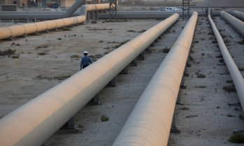 Цената на петрола се насочва към най-дългата си серия от спадове за годината*