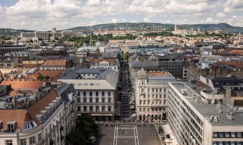 ЕК ограничава спекулациите с жилища и взема на мушка туристическите апартаменти