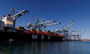 S&P 500 доближава ново рекордно високо ниво*