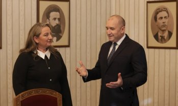 Правителството в оставка разглежда вариант за удължителен бюджет 