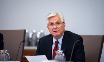 Уолър от Фед иска по-ниски лихви, но без да се бърза