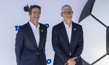 Тим Кук слиза от върха на Apple, а инвеститорите са с 4 трлн. долара по-богати заради него