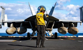 САЩ извършиха удари срещу Иран в отговор на свален хеликоптер Apache