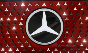 Неволите в Китай отново свиват приходите и печалбата на Mercedes