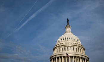 Походът на криптосектора към Wall Street ще трябва да почака заради поредната законова спънка