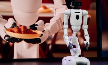 Хуманоидните роботи печелят публиката, но предизвикателствата остават