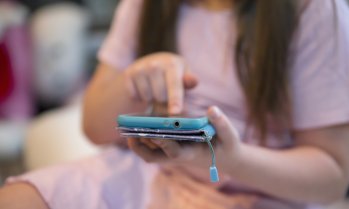 ГЕРБ предлага забрана на социалните мрежи за деца до 16 години и на телефоните в клас