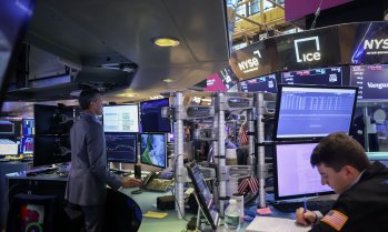 Индексите на Wall Street се сриват, след като и американският петрол достигна 100 долара*