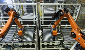 Какво се случва с германската компания за роботи Kuka след поглъщането ѝ от китайската Midea?