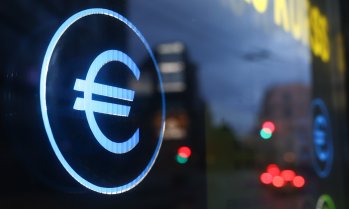 Wall Street изоставя залозите за по-силно евро