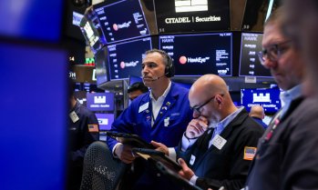 Очакванията за скорошен край на войната в Иран окрилиха Wall Street
