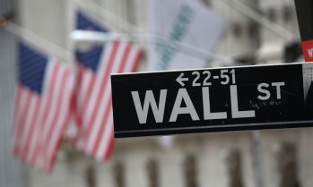 Alphabet разочарова при старта на търговията на Wall Street*