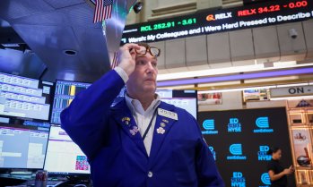 S&P 500 леко се покачва, но е напът да отбележи седмичен спад*