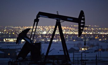 Американските петролни гиганти печелят от скъпия петрол, но не разширяват добивите си