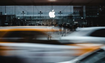 Кремъл иска обяснение от Apple за премахването на руски приложения от App Store