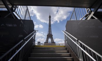 Пазарите на дълг в еврозоната са под натиск заради ситуацията с френските облигации