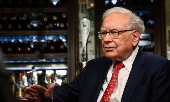 Бъфет се раздели с още акции на Apple за сметка на застрахователната UnitedHealth