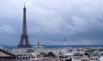 Богатите французи се въздържат от инвестиции в страната, обмислят да заживеят в чужбина