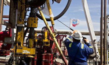 Гигантите Chevron и Exxon постигат огромни печалби от високите цени на петрола
