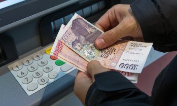 Като вълните в морето: Ще помогне ли еврото на &bdquo;развълнуваната&ldquo; икономика на Исландия