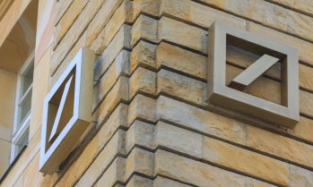 Ръстът в приходите на Deutsche Bank от търговия с фиксирана доходност засенчва Wall Street&nbsp;