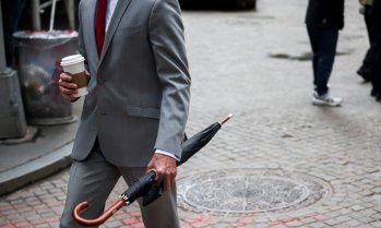 S&P 500 приключи търговията, отдръпвайки се от рекорда през предходната сесия
