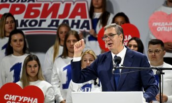 Рекорден за последните години брой избиратели излязоха в Сърбия, Вучич призна загубата*