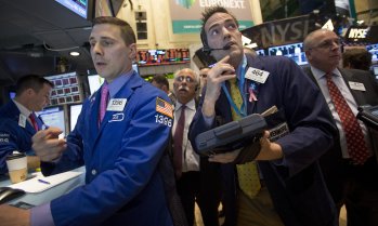 Dow успя да запише седмичен ръст въпреки спада в последната сесия