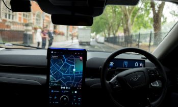 "Такси Волт" планира да тества автономни таксита в България през 2028 г.