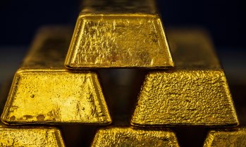 Рисковете за независимостта на Фед и протестите в Иран тласкат златото и среброто до нови рекорди