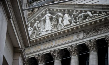 Водещите индекси на Wall Street се насочват към сериозни седмични спадове*