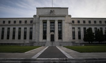 Трима бивши председатели на Фед осъдиха &bdquo;безпрецедентната&ldquo; атака на Тръмп срещу Пауъл