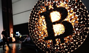 Фондовете за биткойни и злато са привлекли рекордните 7 млрд. долара само за дни