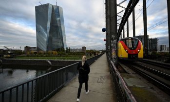 Ръстът на БВП на еврозоната се забавя през лятото, но се ускорява на годишна база