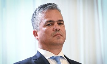 Румънският парламент отхвърли правителството на номинирания за премиер Адриан Вещя