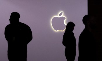 Новият шеф на Apple влиза в битката на AI, докато сгъваемият iPhone заема централно място