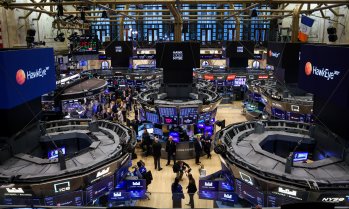 S&P 500 и Nasdaq Composite започват сесията с нови върхове*