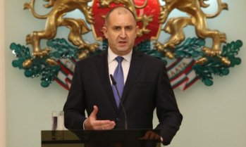 Президентът започва консултации с парламентарните групи на 15 декември