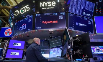 Dow и S&P 500 се отдръпват от рекордните си стойности*