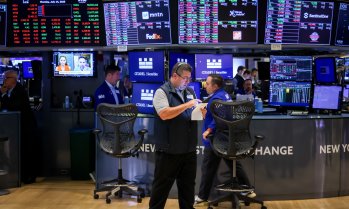 S&P 500 и Dow отбелязаха рекорди след силните данни за търговията на дребно*