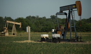 Петролът поевтинява с фокус върху Иран и заплахите на Тръмп за Гренландия*
