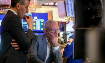 Разпродажби на технологични акции оцветиха в червено щатските индекси за втора поредна сесия