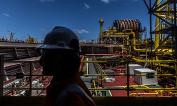 Петролът поевтинява след четиридневен скок на цената*