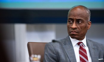 Джеферсън от Федералния резерв вижда нарастващи рискове за пазара на труда