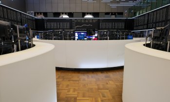 Европейските борси затвориха със спад в очакване на данни за икономиката на САЩ