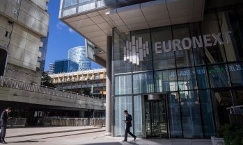 Търговията на европейските борси приключи на червено