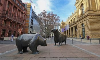 Общоевропейският индекс Stoxx 600 спадна до най-ниско ниво от месец насам