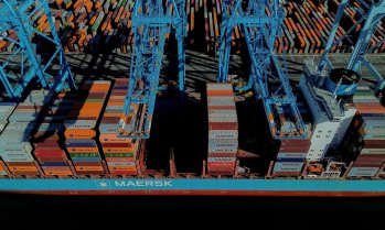 Силното евро и тревогата около митата натежават, но не и на банките