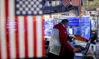 Индексите на Wall Street се насочват към седмичен ръст дори след данните за заетостта*