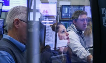 Dow Jones прибави почти 500 пункта след решението на Фед за лихвите